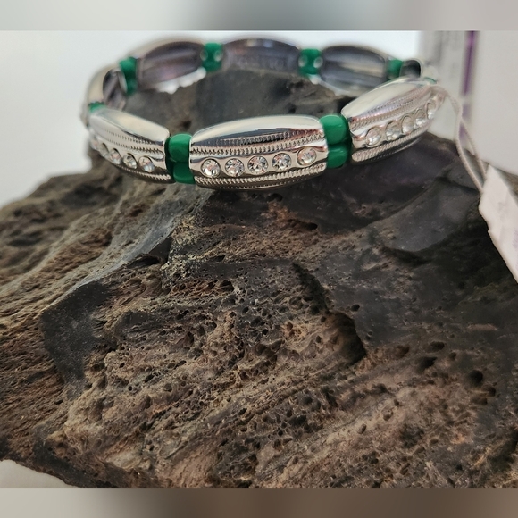 NWT Lia Sophia Green cut crystal bracelet - Picture 7 of 7